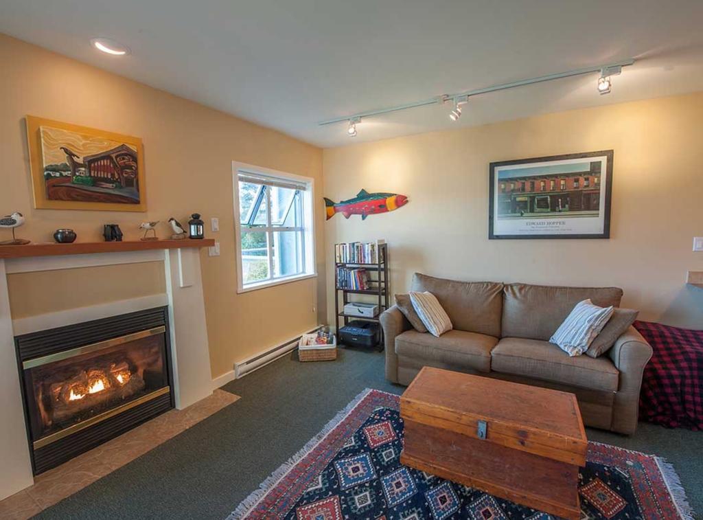 Luxury Oceanfront Condo By Onlybc 104 Tofino Bagian luar foto