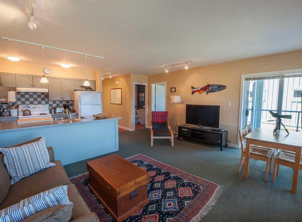 Luxury Oceanfront Condo By Onlybc 104 Tofino Bagian luar foto