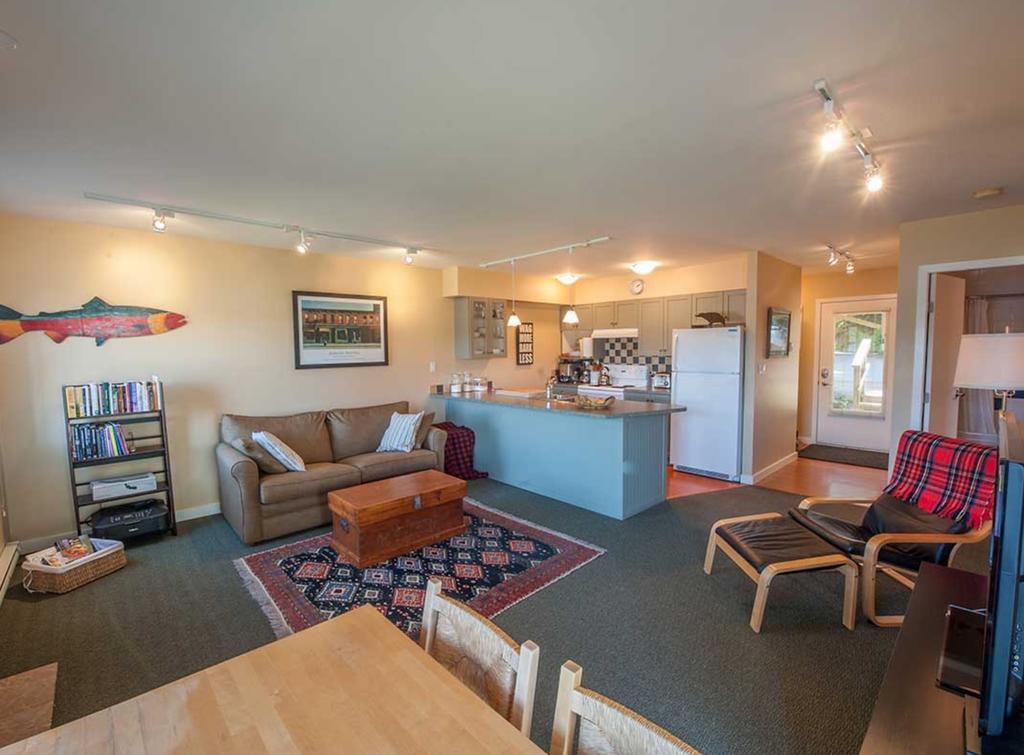 Luxury Oceanfront Condo By Onlybc 104 Tofino Bagian luar foto